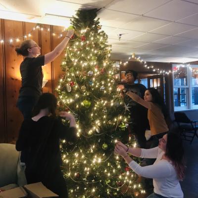 The Apprentices decorating the tree